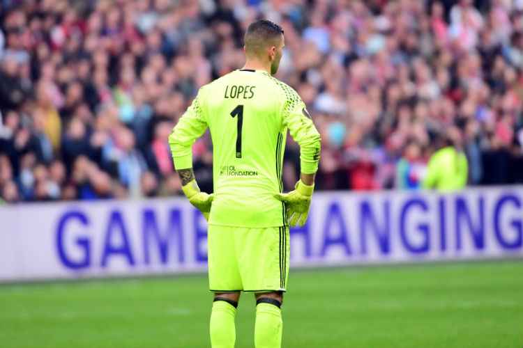 Goleiro Anthony Lopes, do Lyon, evitou que o time francês levasse uma goleada ainda maior no jogo de ida 