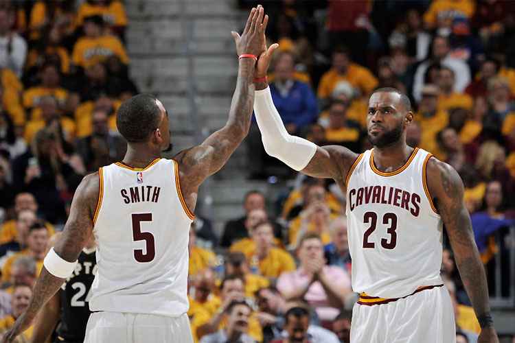 Lebron James (23) dá mais um show e leva o Cavaliers ao triunfo diante do Raptors, em casa