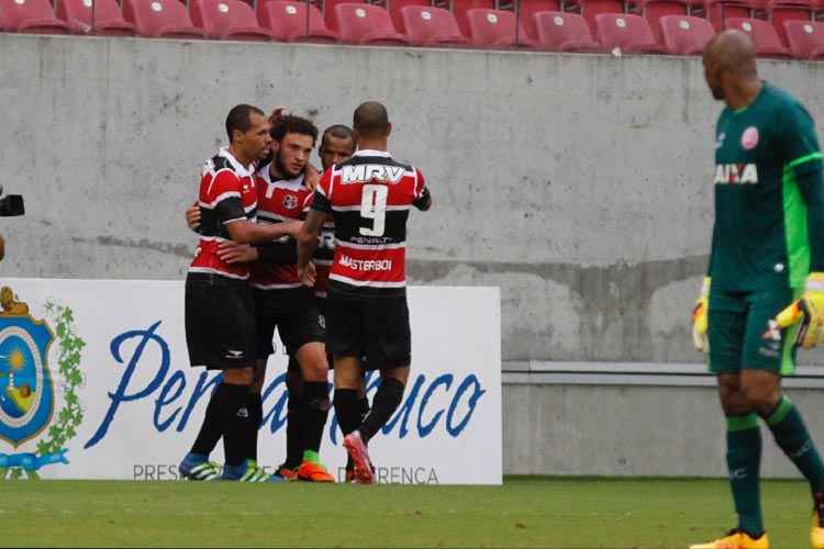 André Luís de fora da área, acertou um belo chute rasante e certeiro, no ângulo de Tiago Cardoso