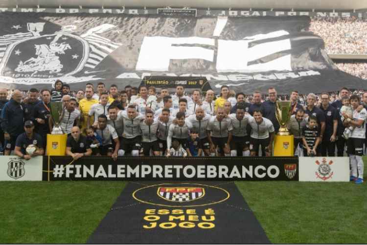 Elenco corintiano conquistou o título do Paulista após vencer primeiro jogo por 3 a 0 e empatar segundo