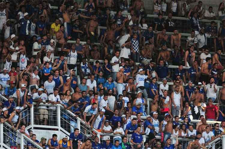 Cruzeirenses foram surpreendidos no Independência com caixas de som com cânticos provocativos