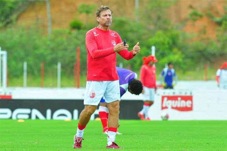 Waldemar Lemos aguarda rescisão com o Anápolis para confirmar retorno ao comando do Náutico