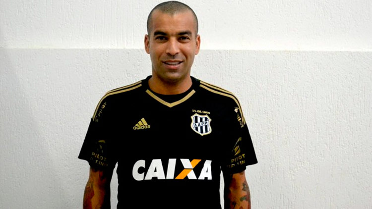 Emerson Sheik, de 38 anos, estava sem jogar desde que deixou o Flamengo