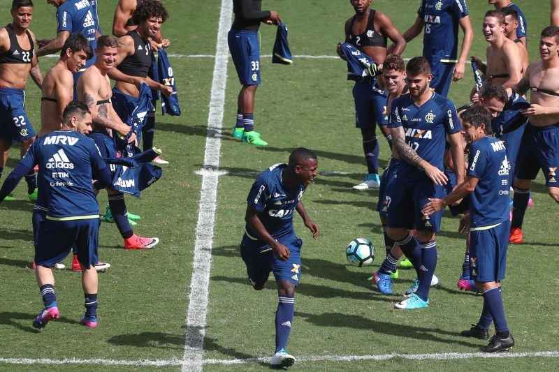 Vinicius Junior pode ser o primeiro jogador nascido nos anos 2000 a fazer um gol na Série A