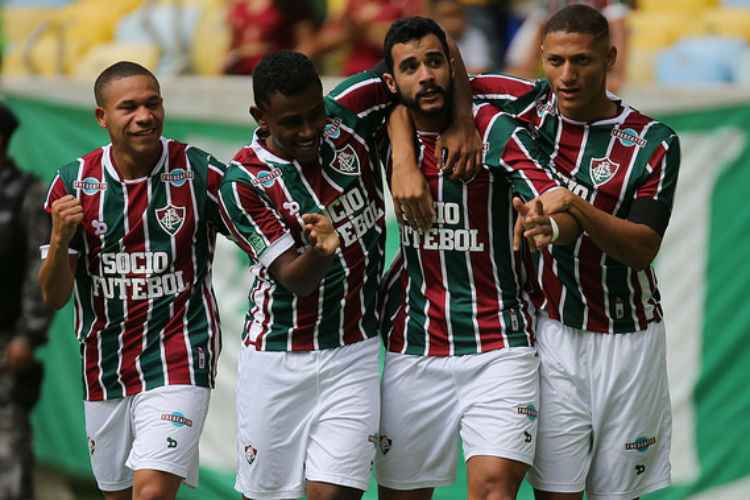 Henrique Dourado marcou dois gols na vitória sobre o Santos