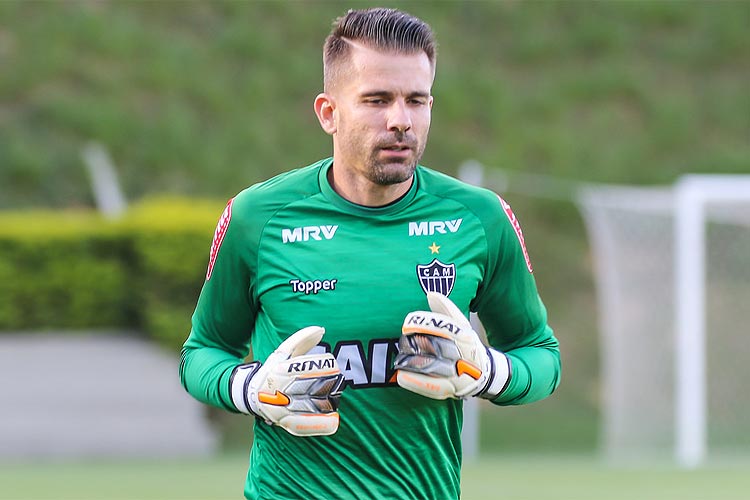 Goleiro Victor decidirá nesta terça-feira se tem, ou não, condições de enfrentar o Godoy Cruz no Horto