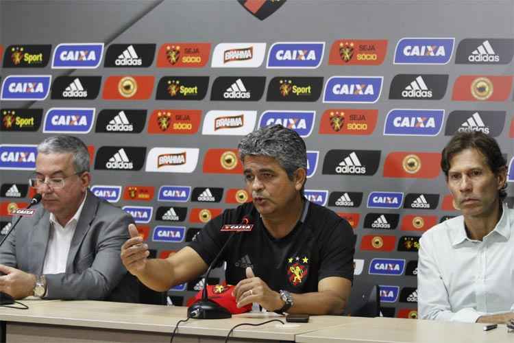 Ney Franco: "Lógico que estamos conversando sobre nomes e no momento certo a diretoria vai passar"