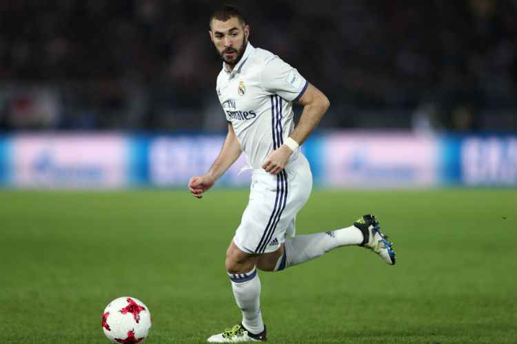 Benzema crê que ainda é preciso ter cautela com o jovem garanto para não pressioná-lo