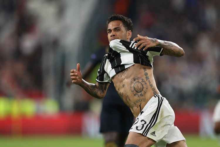 O lateral brasileiro já marcou cinco vezes na temporada