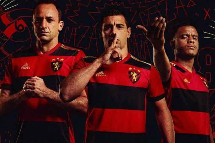Magrão, Diego Souza e Rithely exibem o uniforme que estreia diante do Cruzeiro