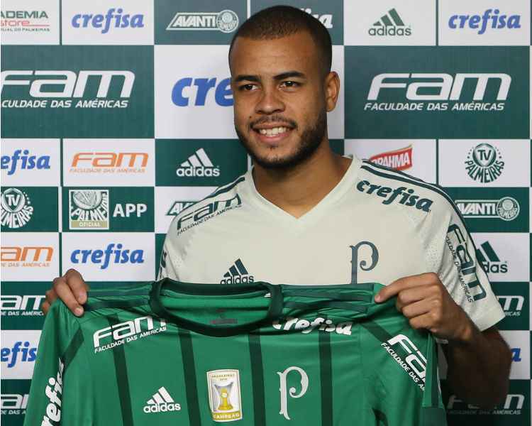 Apresentado por Alexandre Mattos, Mayke vestirá a camisa de número 12 do Palmeiras 
