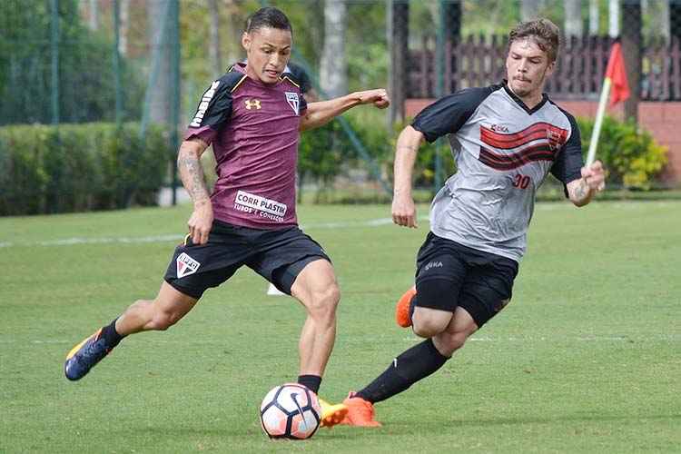Neilton começou bem a pré-temporada no São Paulo, mas depois não teve mais oportunidades