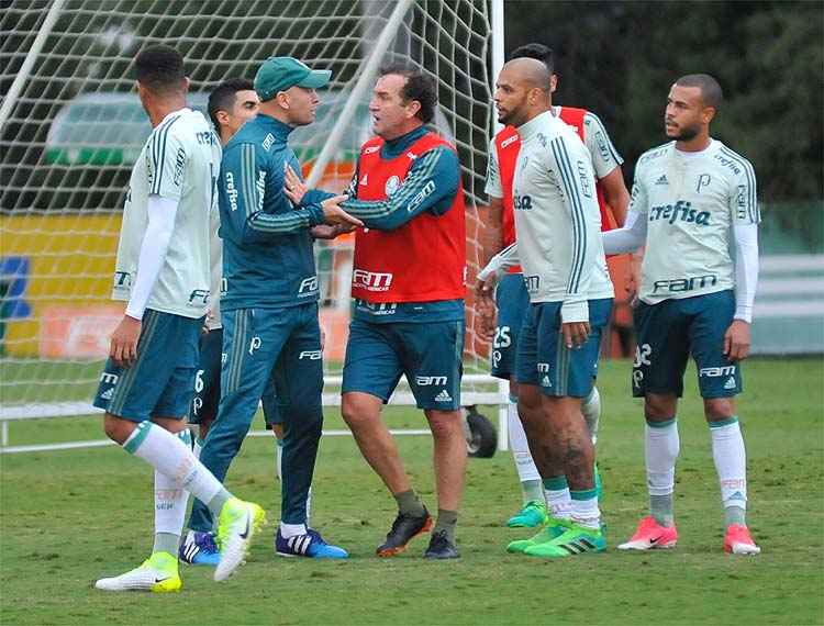 Cuca precisou conter preparador físico Omar Feitosa durante discussão com Felipe Melo