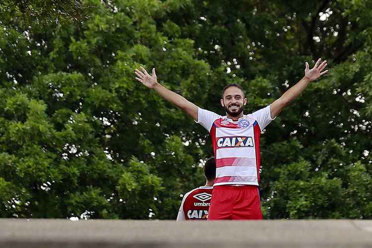 Meia Régis é o artilheiro do Bahia e da Copa do Nordeste com seis gols marcados na competição