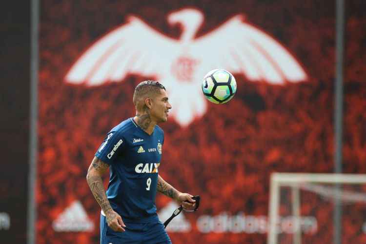 Guerrero irá comandar o ataque do Flamengo nesta noite