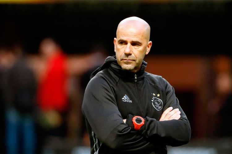 Peter Bosz está em sua primeira temporada no Ajax e já pode conquistar um grande título