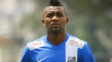 Cicinho defendeu Santos e Ponte no Brasil