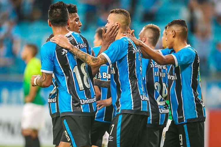 Observado pelo Atlético de Madrid, Luan faz dois gols e comanda vitória do Grêmio em Porto Alegre