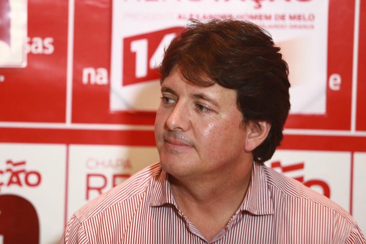 Diretor de futebol Alexandre Homem de Melo viajou para o Sul e Sudeste para tentar viabilizar reforços