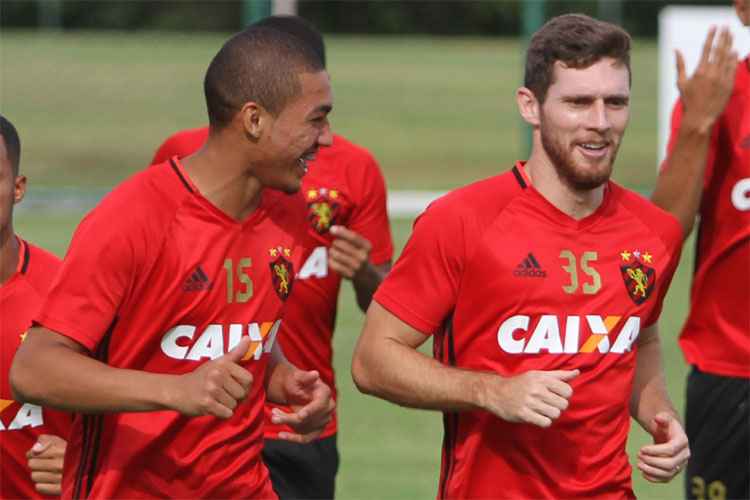 Sem Raul Prata, as opções do Sport pode ser a improvisação de Henriquez, Ronaldo ou Everton Felipe