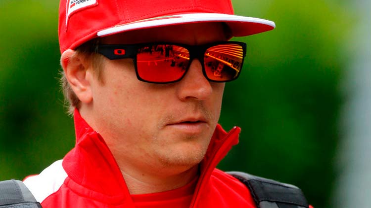 Kimi Raikkonen, da Ferrari, ficou na pole, com Vettel em segundo, garantindo a dobradinha da escuderia