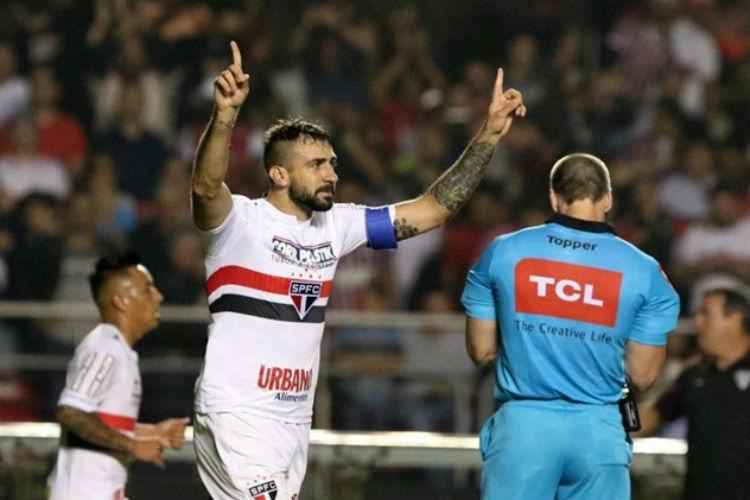 Lucas Pratto marcou um dos gols da vitória tricolor