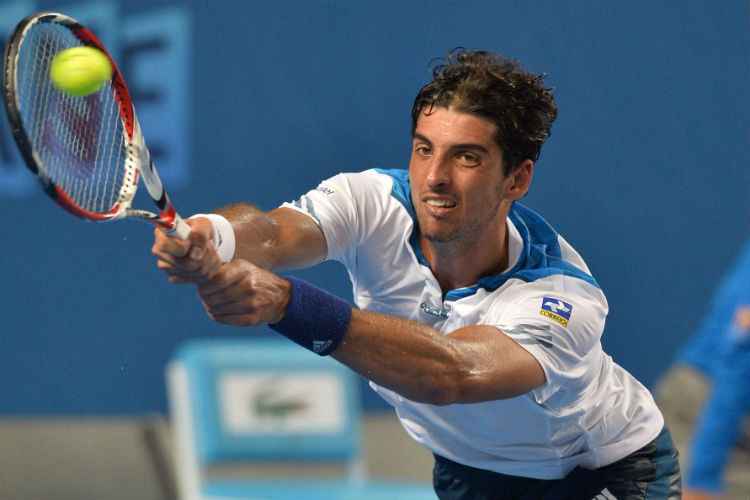 Bellucci sofre, mas vence de virada na estreia em Roland Garros