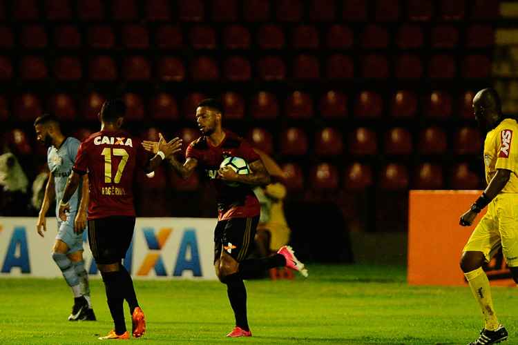 Atacante André mostrou oportunismo nos três gols marcados na vitória do Sport sobre o Grêmio