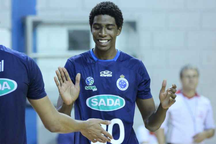 Central chegou à escolinha do Cruzeiro em 2011 e logo foi integrado ao elenco infanto-juvenil