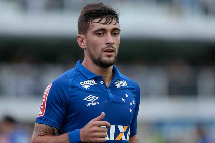 Arrascaeta precisou ser substituído na vitória sobre o Santos, por 1 a 0, nesse domingo, na Vila Belmiro