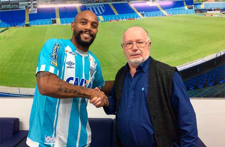 Maicon está sem clube desde julho de 2016, quando seu contrato com a Roma chegou ao final