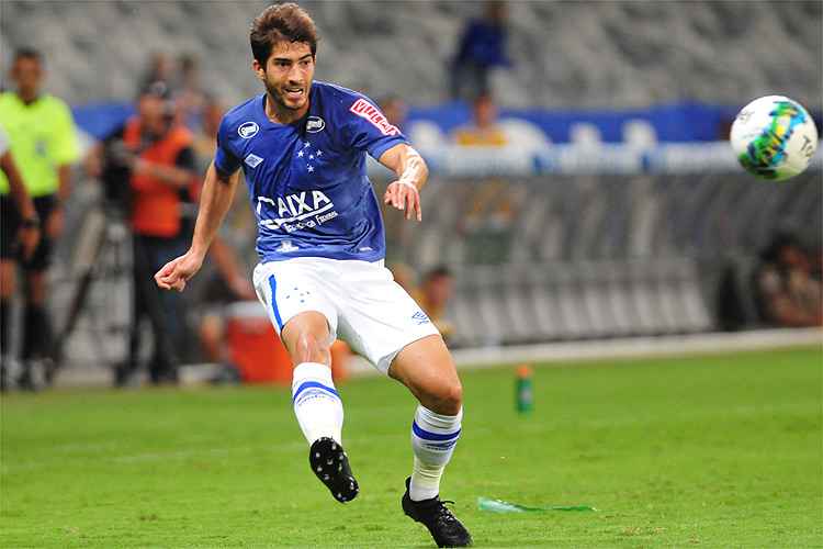 Lucas Silva vai precisar ter paciência para retomar espaço no time de Mano Menezes