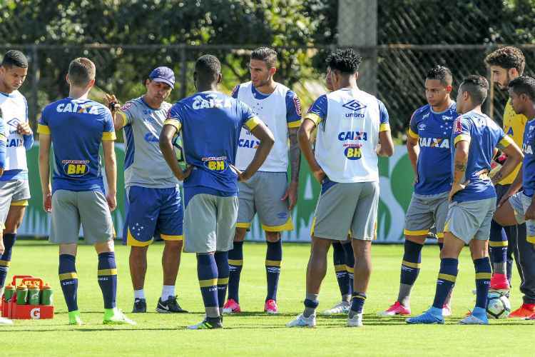 Apenas reservas participaram da atividade em campo neste sábado