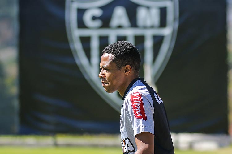 Elias treinou normalmente e deve voltar ao time titular do Atlético no jogo contra o Avaí no Independência