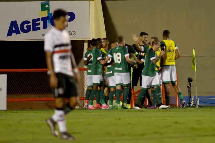 Tricolor esboçou reação após tomar primeiro gol, mas não conseguiu aproveitar chances de virada