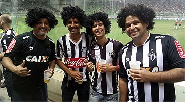 Peruca de Valdívia fez sucesso na arquibancada