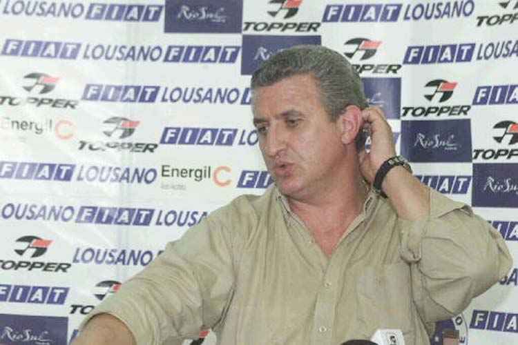 Maluf montou times vitoriosos no Cruzeiro. Ele deixou o clube em 2010 e foi para o maior rival