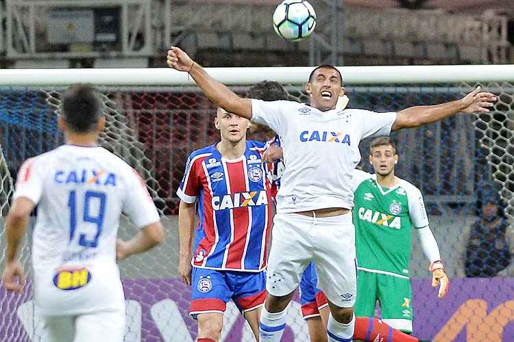 Ábila tem tido poucos minutos em campo com o técnico Mano, que prefere outro tipo de atacante
