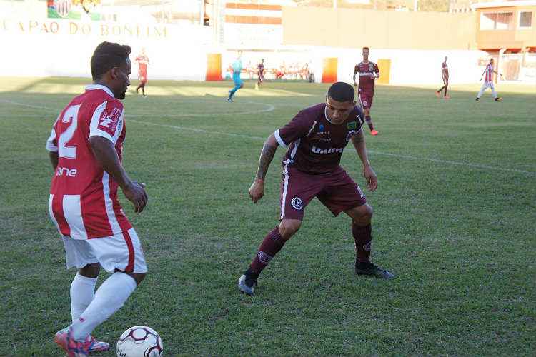 Lateral-direito Nequinha foi autor do primeiro gol do Villa sobre Ferroviária, no Alçapão do Bonfim