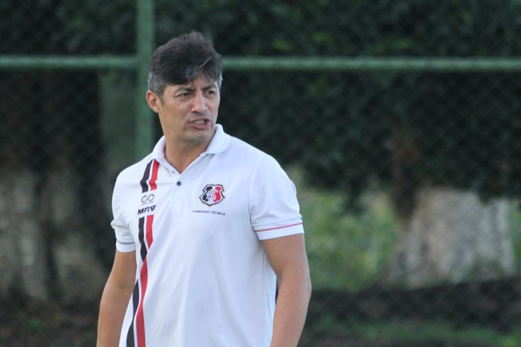 "Nosso campo estava muito pesado. Vimos o desgaste no rosto dos nossos atletas", comentou Adriano