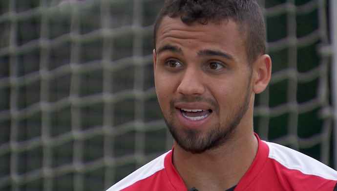 O brasiliense Lucão após as falhas contra o Atlético-MG: "Já já estou de saída"