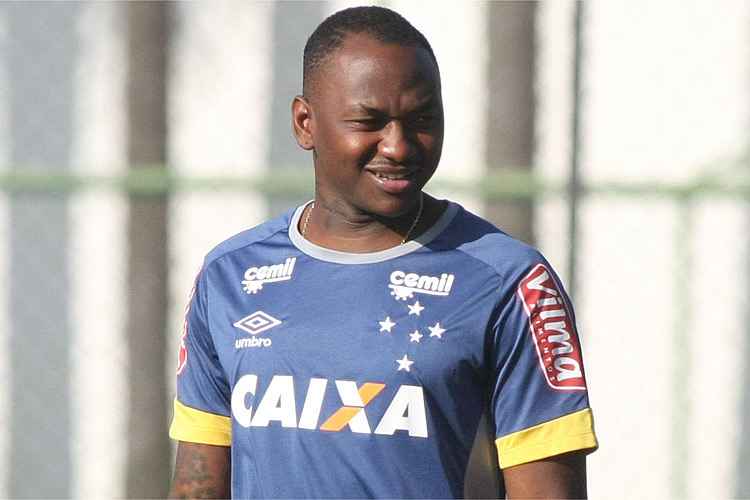 Contratado ao Botafogo, Sassá poderá fazer estreia com a camisa do Cruzeiro antes do que se esperava