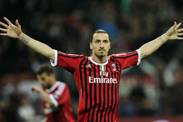 Agente coloca Napoli atrás na disputa por Zlatan Ibrahimovic, que pode voltar a atuar pelo Milan