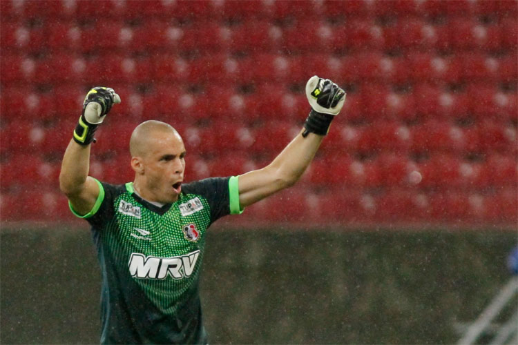 "Como nosso estilo de jogo pede muitas trocas de bola, podemos evoluir bem", disse Julio Cesar