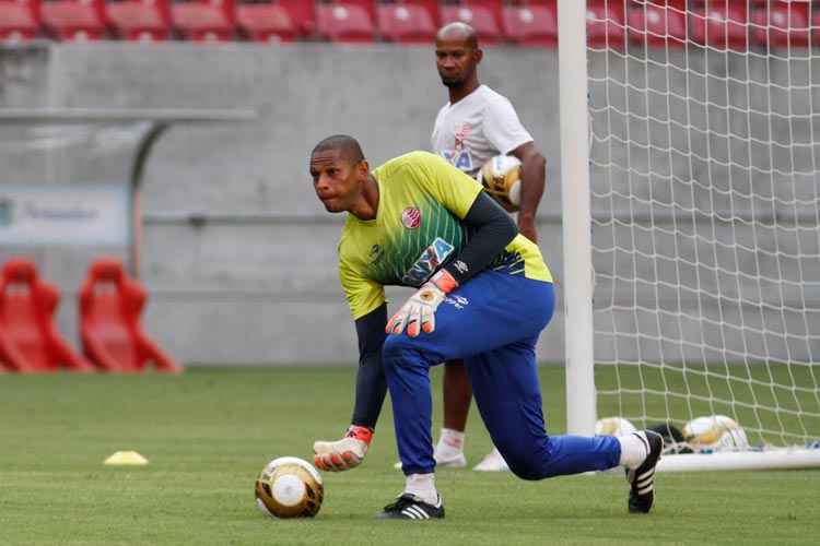 "Não adianta olhar para trás, temos que olhar para a frente", ressaltou o goleiro do Timbu
