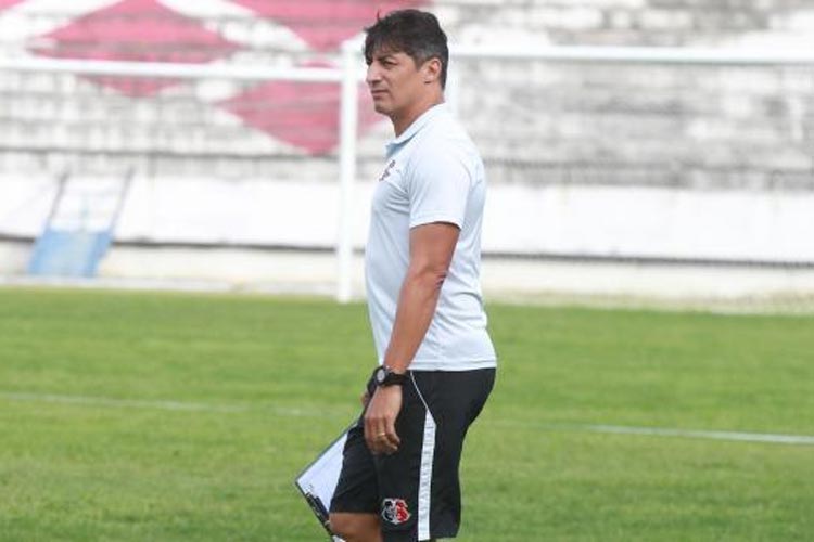 Adriano: "Vou procurar colocar um pouco da minha filosofia de trabalho, coisa que não tive tempo"