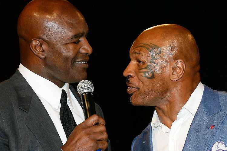 Evander Holyfield e Mike Tyson se encontram em clima descontraído; mordida foi perdoada