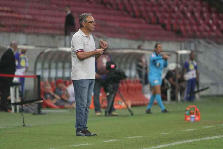 "O que é preciso é trabalhar e acreditar em nossas convicções", afirmou o técnico Beto Campos