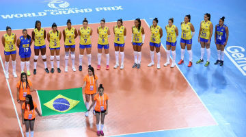 A seleção tenta se reabilitar neste domingo