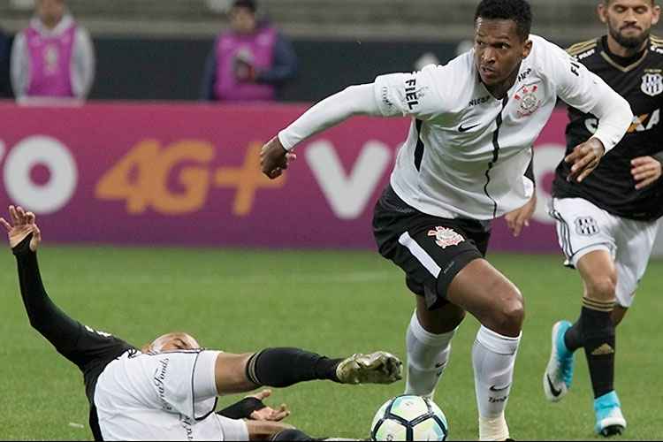 Jô voltou a deixar a marca e contribuiu para mais uma vitória do Corinthians no Campeonato Brasileiro